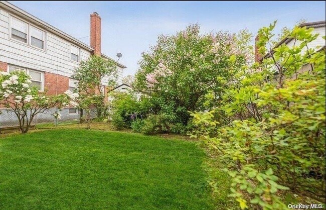 83-08 Langdale St