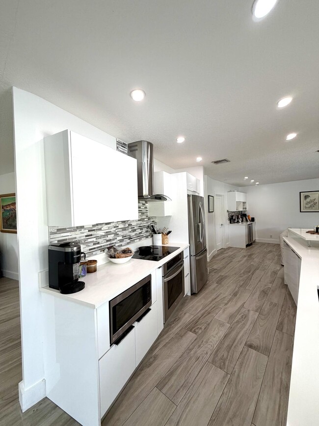 Photo - 100 SW 11th Ave