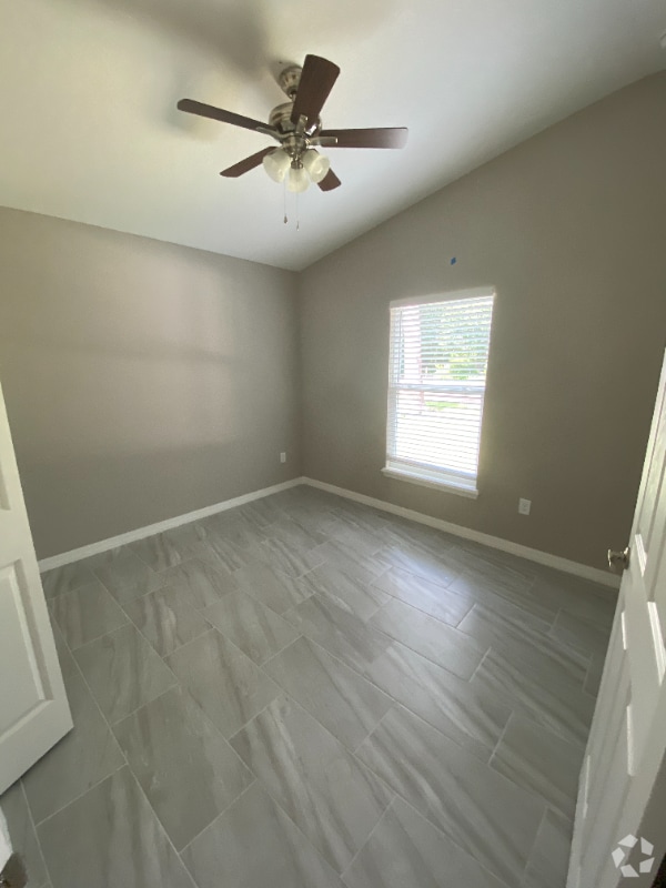 Building Photo - 2893 S Palmetto Ave Rental