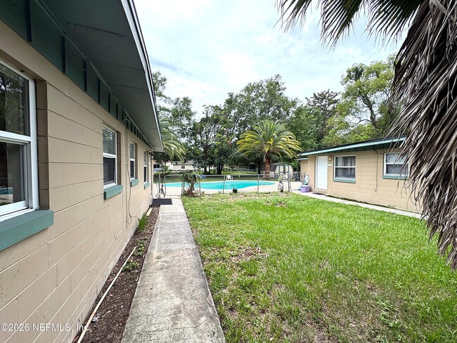 Building Photo - 4464 Spring Glen Rd Unit 4464