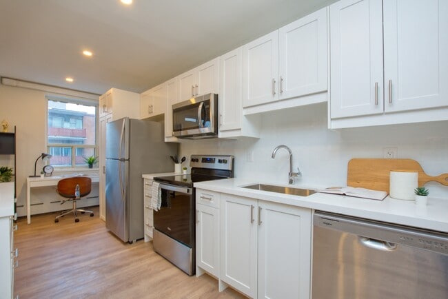 Photo - 2293 Eglinton Ave E