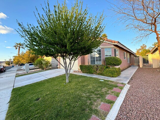 Photo - 3740 Alliance St