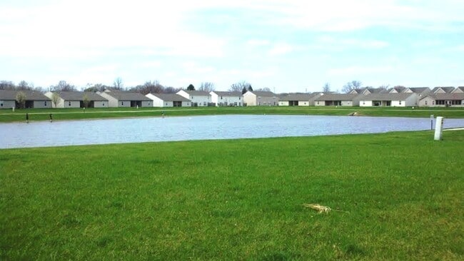 Beautiful pond view in this open floor pla... - Beautiful pond view in this open floor pla... House