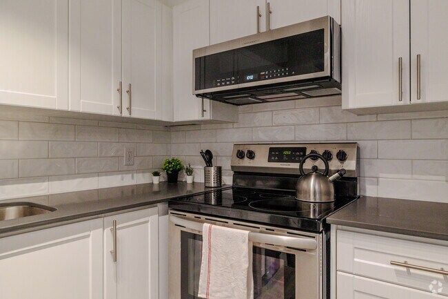 2BR, 1BA - 920 SF - Kitchen - Wyldewood Apartments
