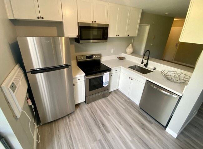 Building Photo - Hyde Park Villas Condo with Mountain Views