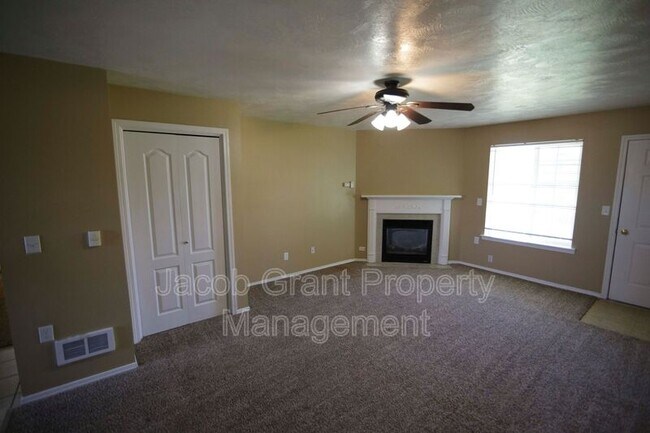 Photo - 523 Caribou St Unit B