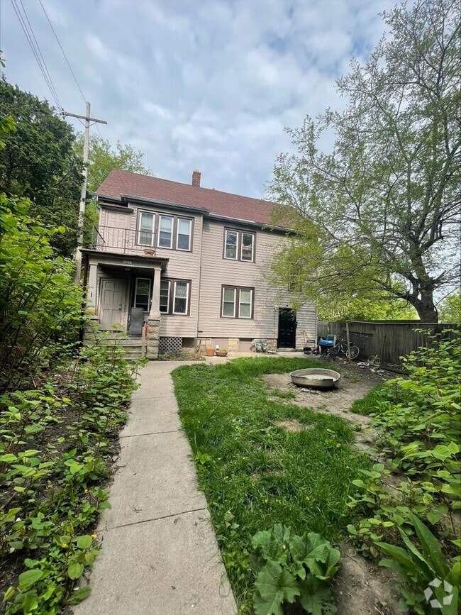 Building Photo - 3 Bedroom 1 Bath in the heart of Lower Eas... Unit Rear Cottage - Lower Rental