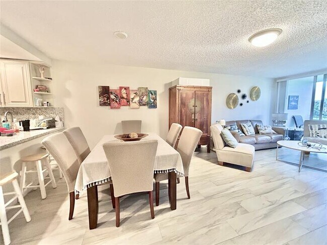 Photo - 3800 Oaks Clubhouse Dr Unidad 311