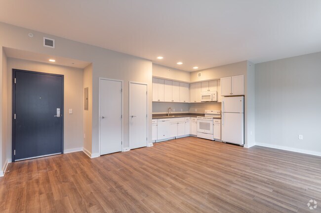 Photo - 1400 W 25th St