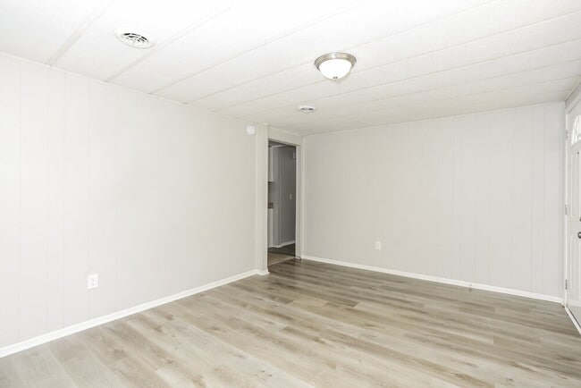 Photo - 230 King Blvd