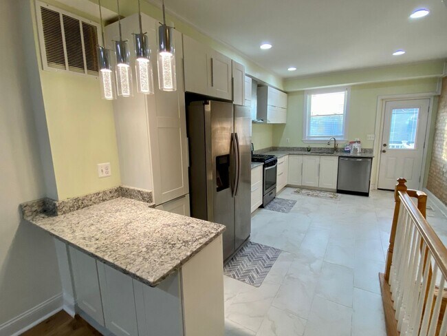 Photo - 634 S Newkirk St