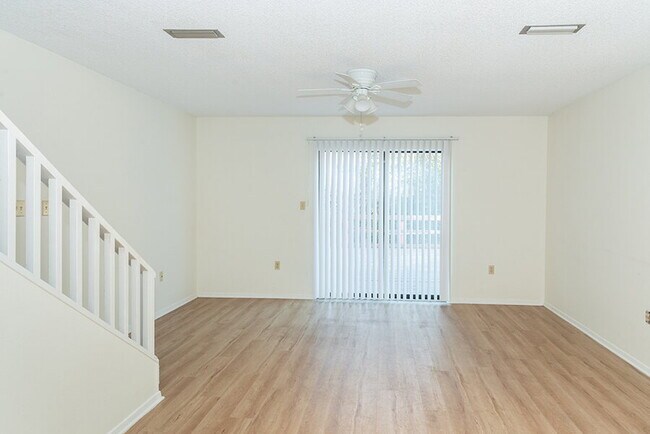 Photo - "Charming Townhouse on Hollywood Blvd with Spacious 1156 Sq Ft Layout!"