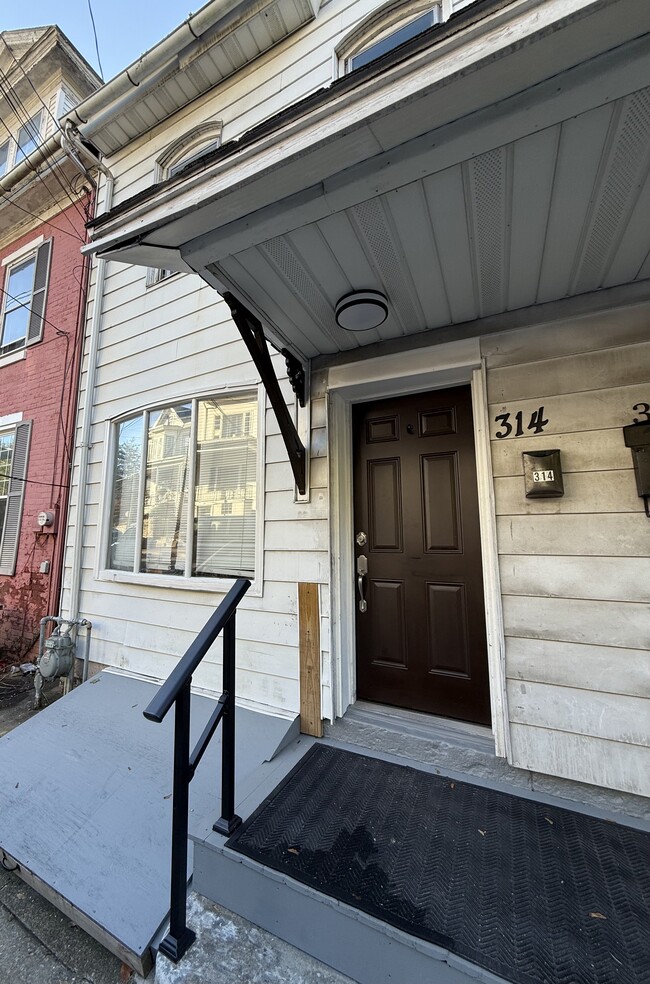 Photo - 314 E Dewart St