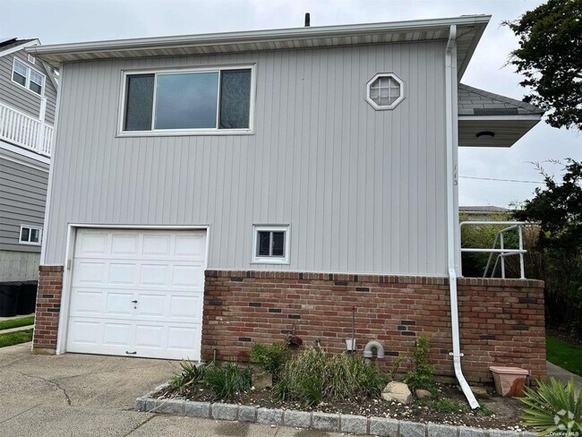 Building Photo - 113 Maple Blvd Unit Upper Rental