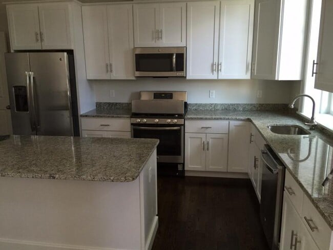Photo - 2044 Beacon St