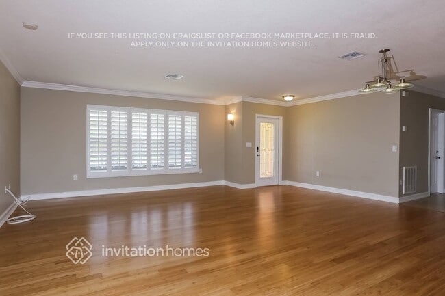 Photo - 835 NW 7th St