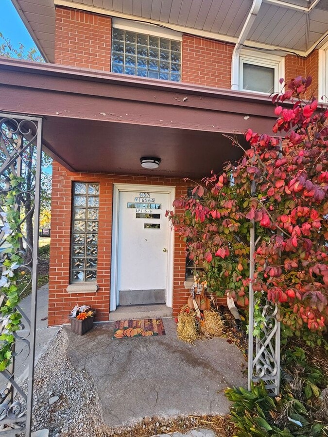 N87W16564 Appleton Ave.(6 Unit) - N87W16564 Appleton Ave.(6 Unit)