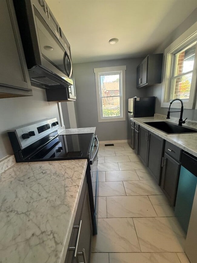 Photo - 610 Cabell Dr