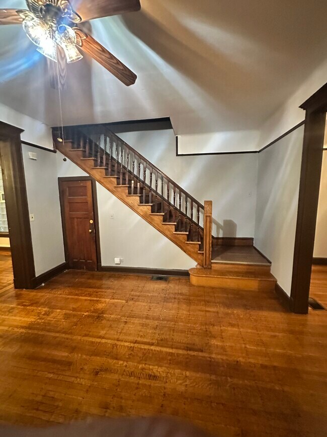 Photo - 4930 S St Lawrence Ave