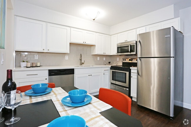 1HAB, 1BA - The Antigua - 571 ft²