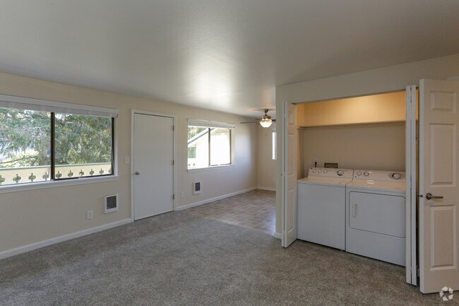 2BR, 1BA - 960 SF