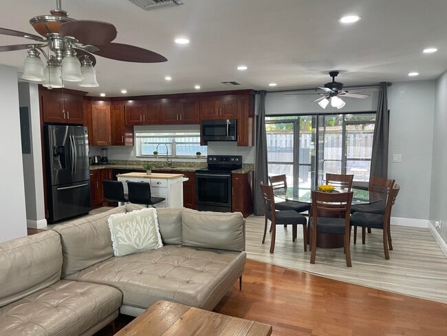 Photo - 2620 NE 19th St