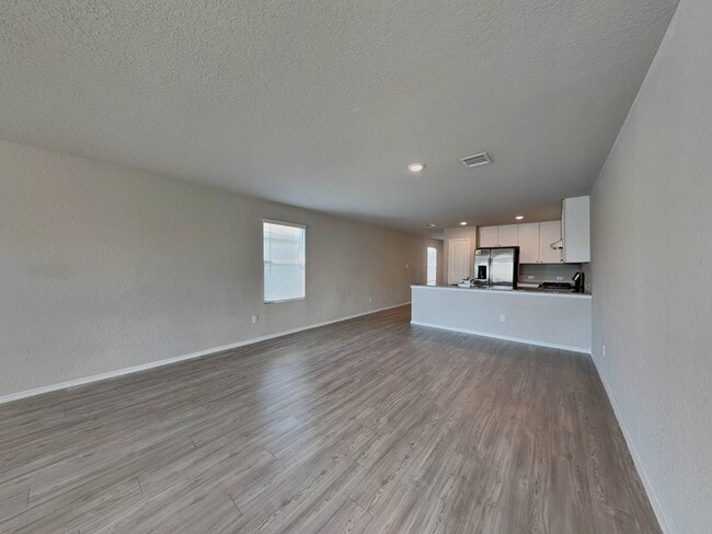 Photo - 4322 Rapids Way