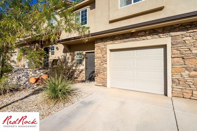 Photo - Lovely Townhome with Community Pool
