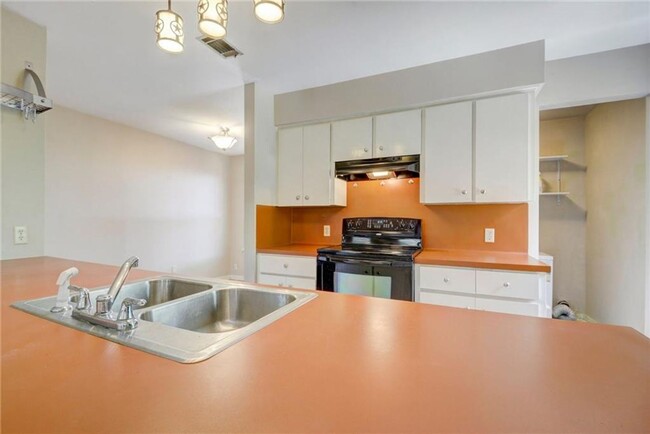 Building Photo - 1305 Lorrain St Unit E Rental
