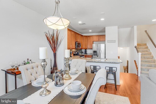 Photo - 1567 Renate Dr