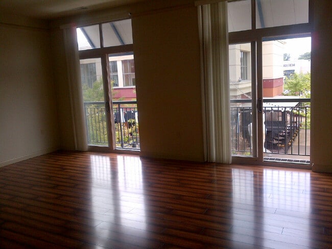 A5 - Harwood Floors in Living Areas
