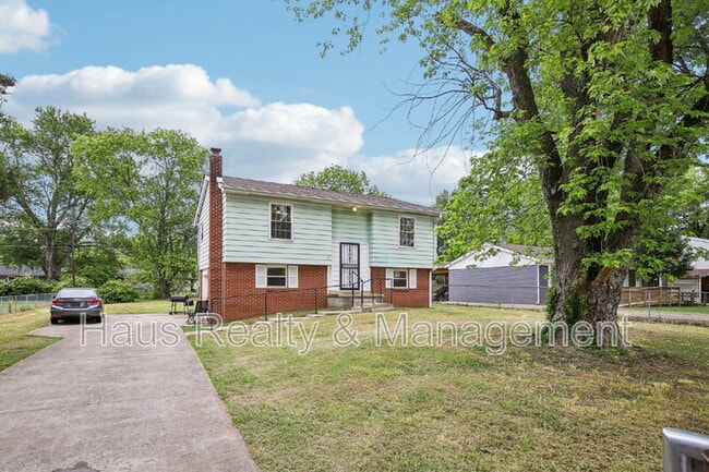 Building Photo - 144 Airport Rd