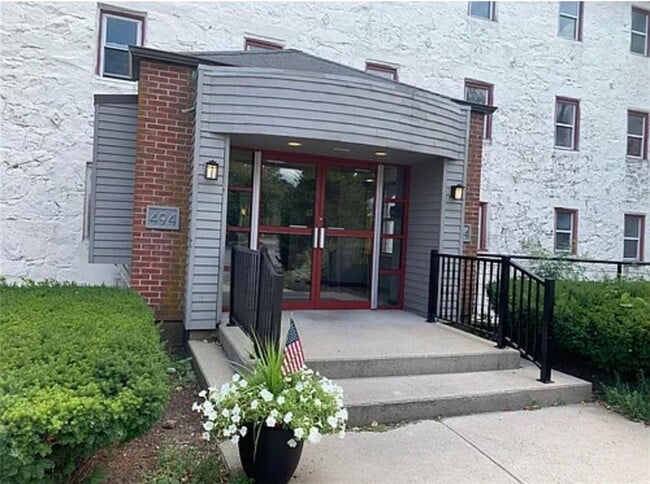 Building Photo - 494 Woonasquatucket Ave Unit 408 Rental