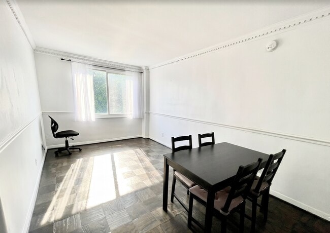 Building Photo - 5406 Connecticut Ave NW Unit 705