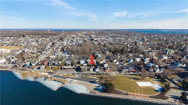 Photo - 484 Thames St