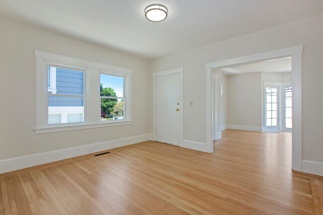 Building Photo - Two Bedroom Home w/ Parking, Private Yard, Laundry + More!