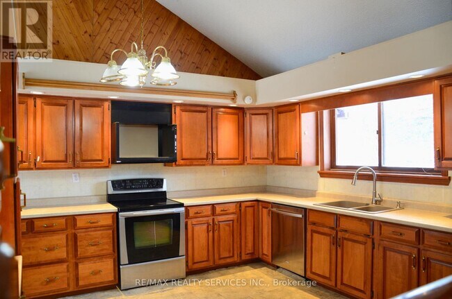 Photo - 1045 Tremaine Ave S