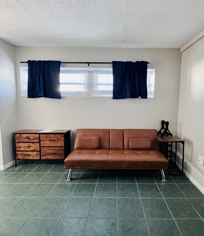 Photo - 1105 W Rock Spring Rd