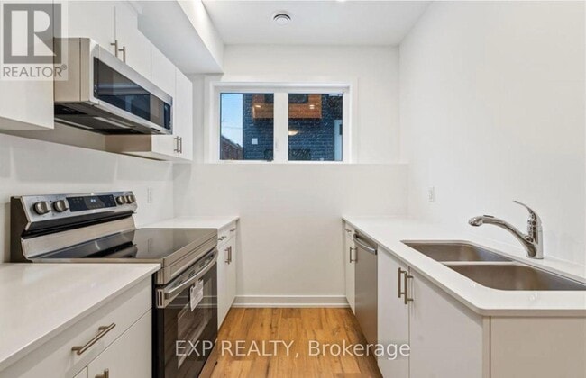 Photo - 781 Clare Ave