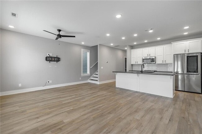 Photo - 608 W Maple St