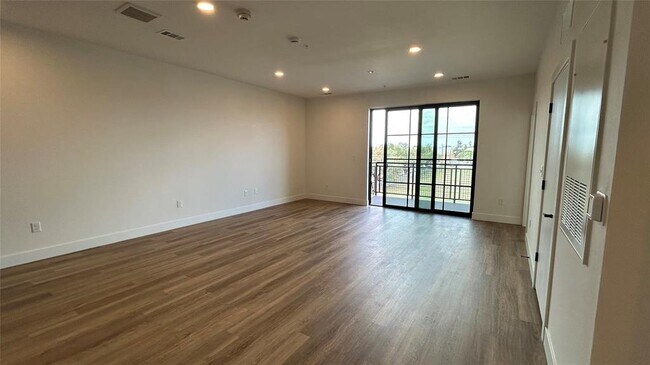 Photo - 4315 S Congress Ave Unit 323