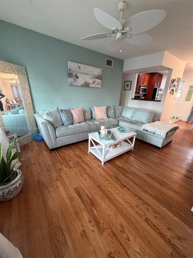 Photo - 8345 Byron Ave Unit 3