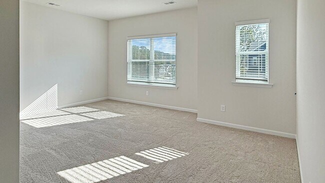 Photo - 800 Dundee Wy