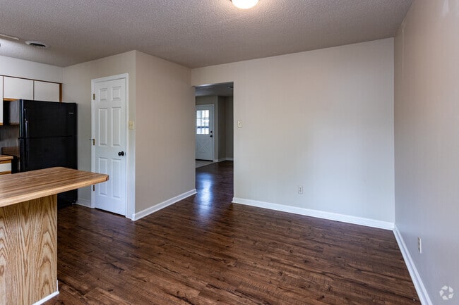 2 BR, 2 BA - 1,300SF