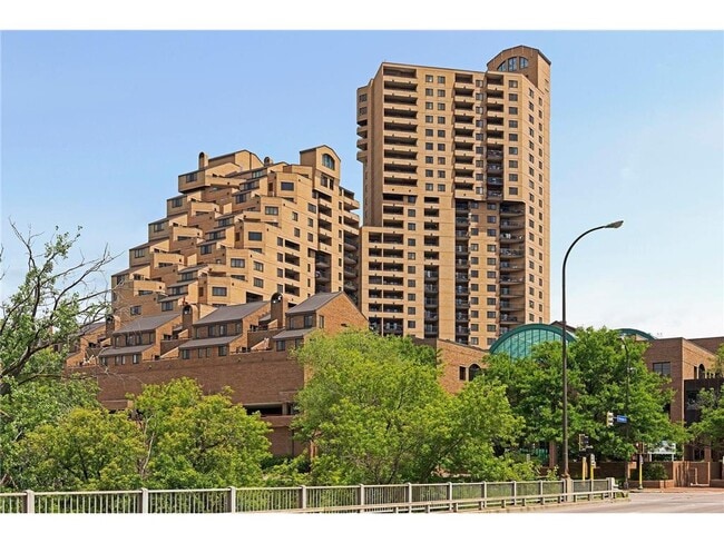 Falls-Pinnacle Building - 110 1st Ave NE Unit F1202