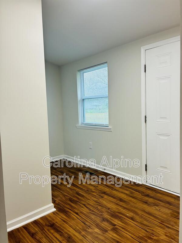 Photo - 506 Clegg St