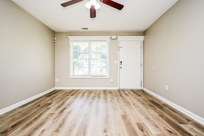 Photo - 5792 Castlebrook Dr