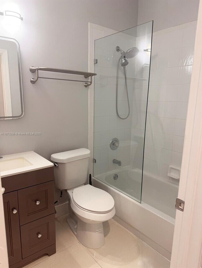 Photo - 1400 Lacosta Dr W