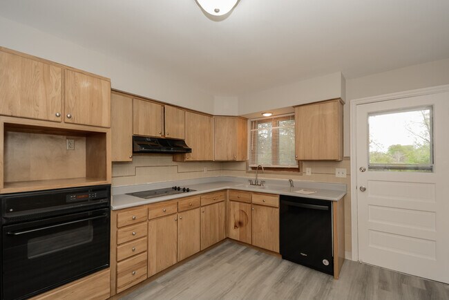 Photo - 610 Marview Terrace