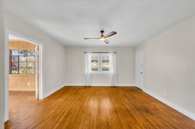 Photo - 2 bedroom off of Historic Victory Drive and minutes from Daffin Park
